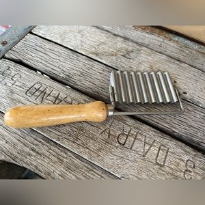 Vintage METAL VEGETABLE CHOPPER CRINKLE CUTTER CHEESE SLICER GARNISH TOOL Wood